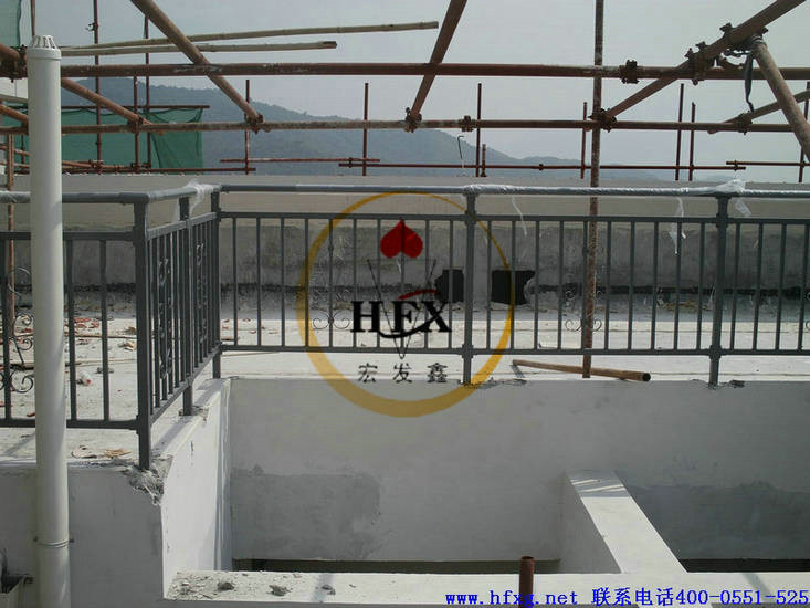 阳台护栏,楼梯扶手工程安装队现场安装图