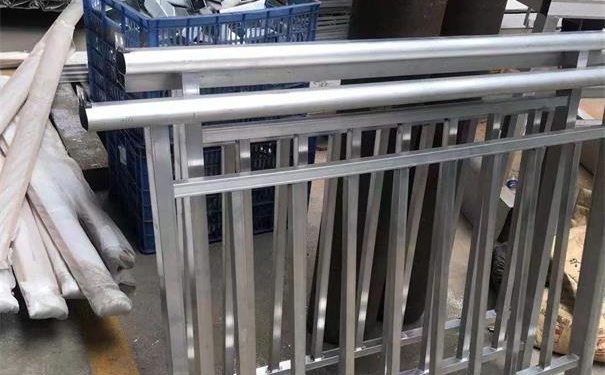 铝合金阳台护栏，广东护栏生产厂家